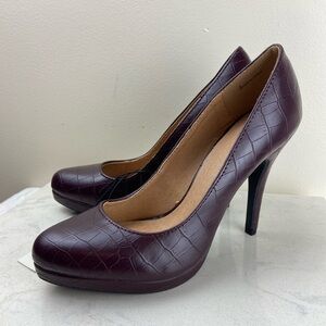 NWT New York & Company Burgundy Croc-Embossed High Heels Round Toe – Size 8